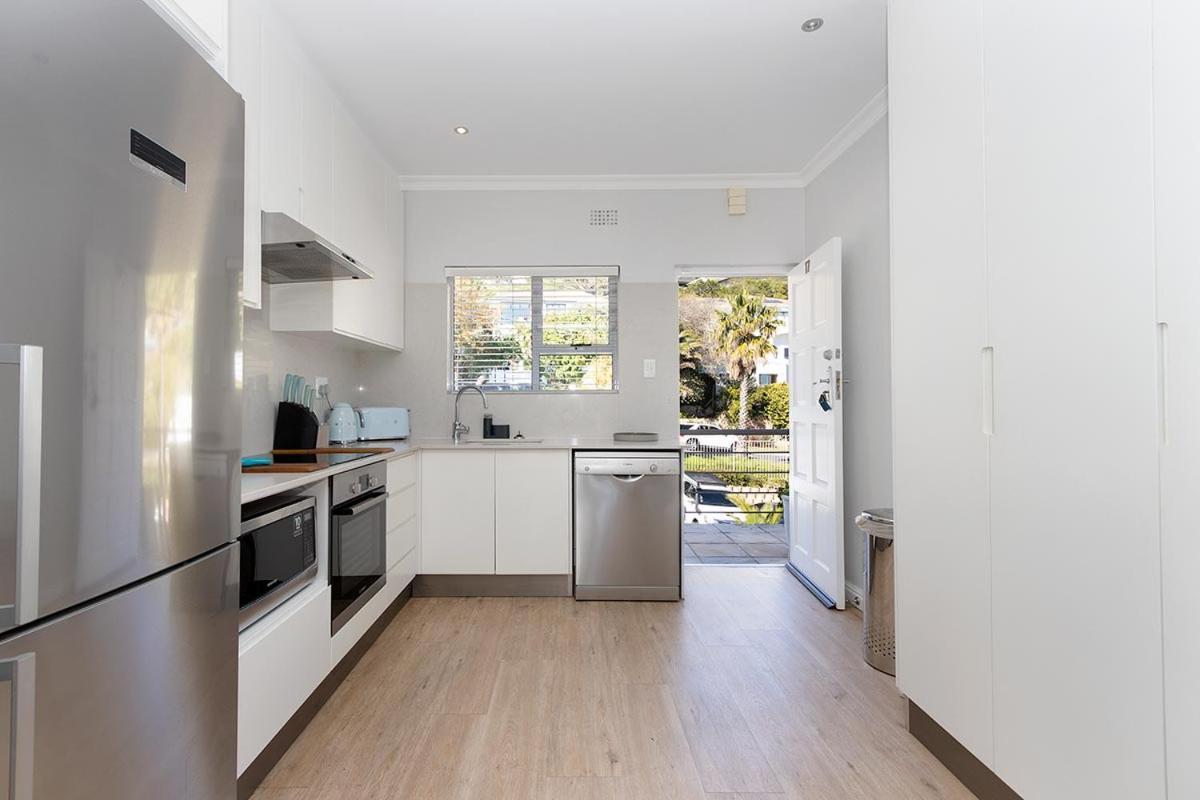 Stunning Sea View Apartment - Camps Bay เคปทาวน์ ภายนอก รูปภาพ