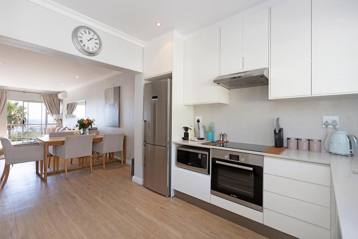 Stunning Sea View Apartment - Camps Bay เคปทาวน์ ภายนอก รูปภาพ