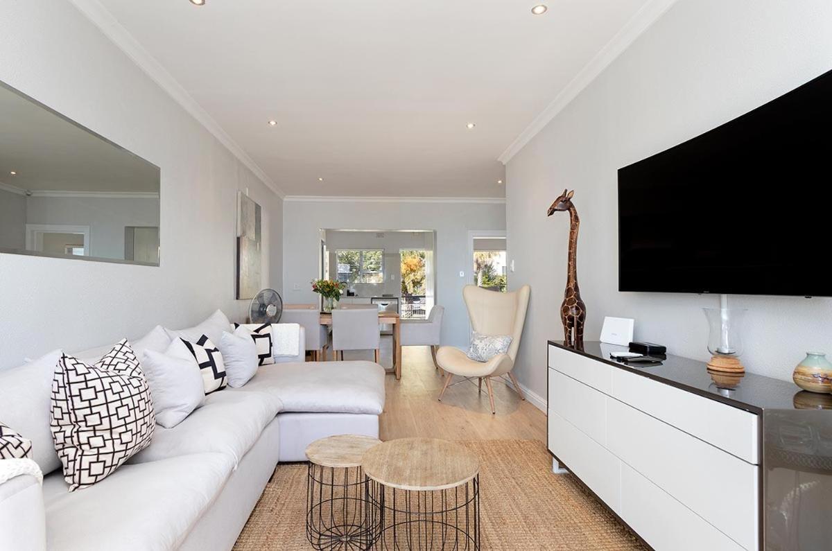 Stunning Sea View Apartment - Camps Bay เคปทาวน์ ภายนอก รูปภาพ